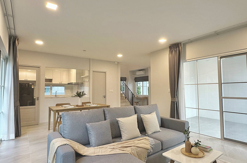 House with Shared Pool for rent in Bangnatrad